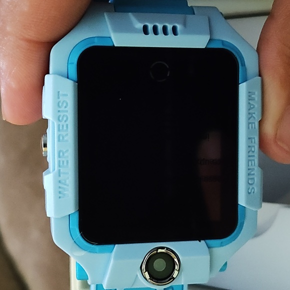 BRAND NEW KIDS 4G SMARTWATCH. YOU CAN INSERT A SIM CARD IN IT. NIB! - Picture 5 of 5